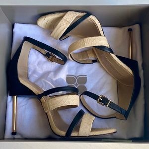 BCBG Max Azria Nude and Black strappy Strappy Sandal high heel shoe size 7.5